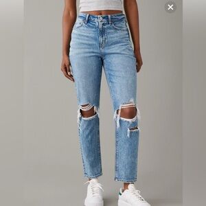 American Eagle Super High Rise Blue Strigid Mom Jean Size 4 Regular NWT